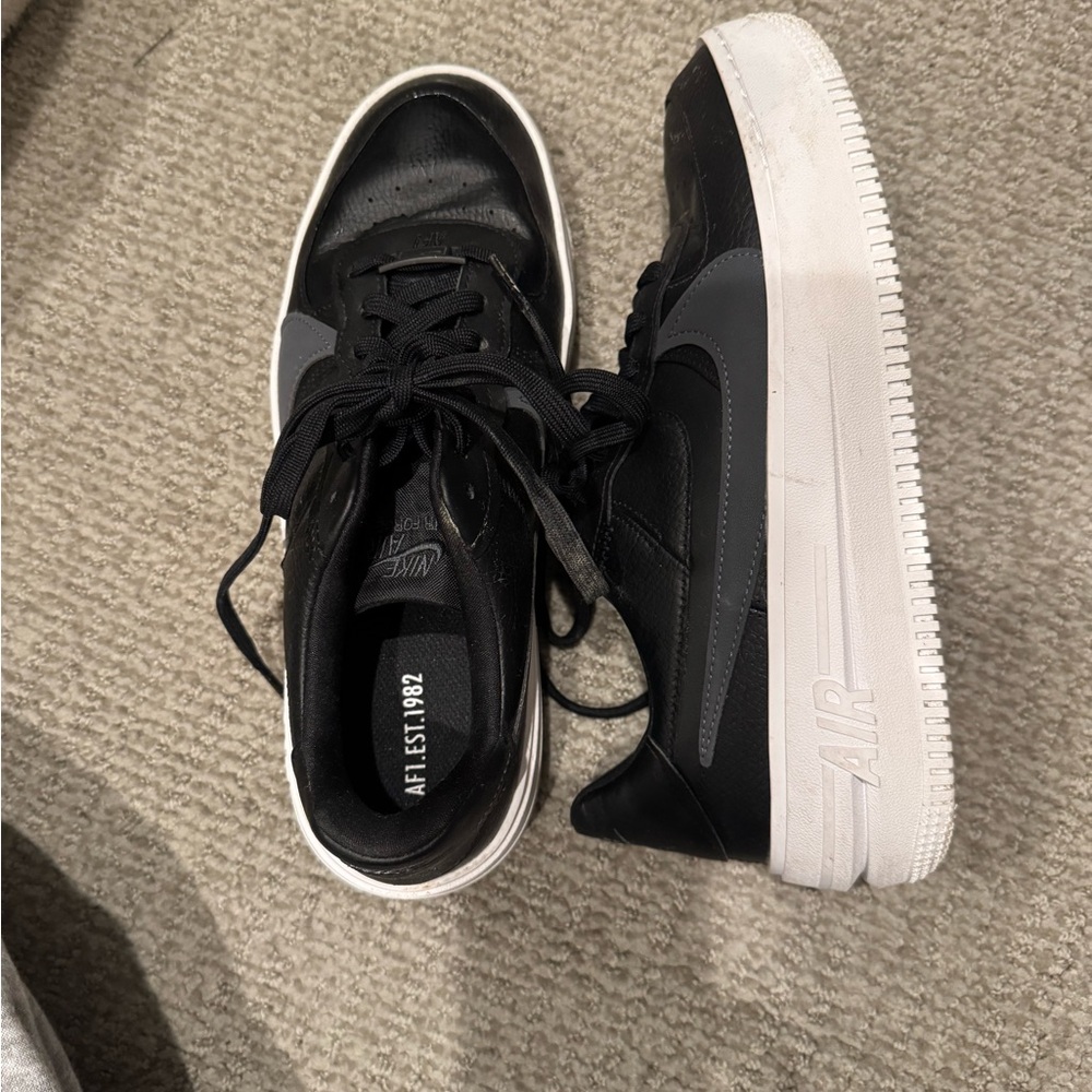 Nike Black and White Low-Top Sneakers with Leather Upper